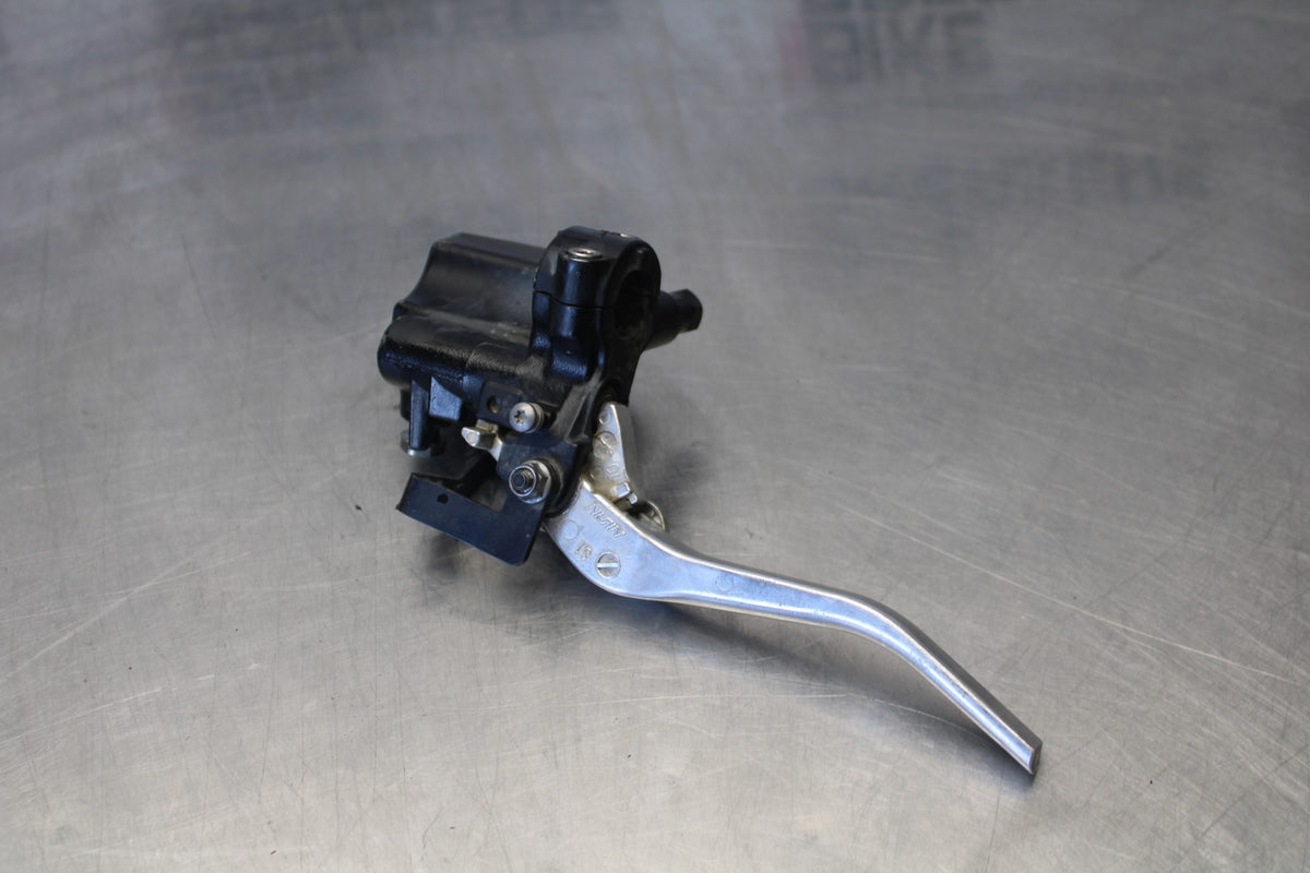 15 TRIUMPH TIGER 800 FRONT BRAKE MASTER CYLINDER w/ LEVER BB873