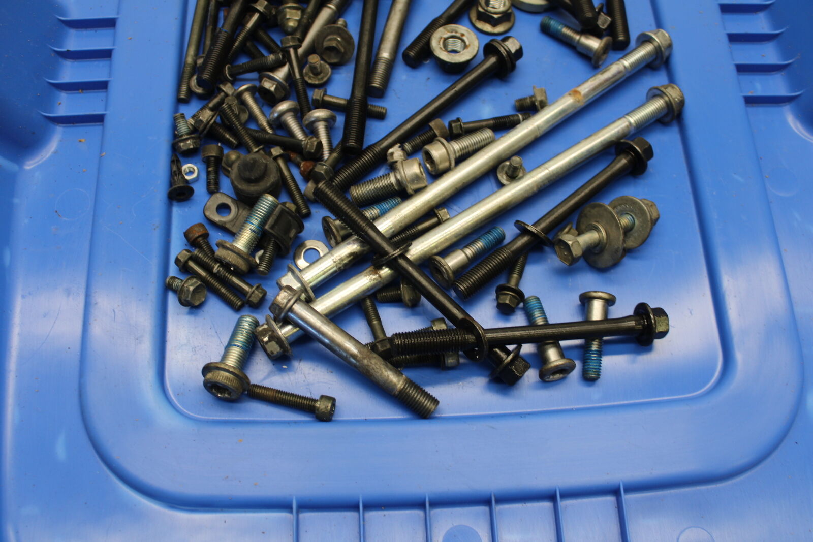 05-06 SUZUKI GSXR1000 MOUNTING BOLTS HARDWARE MOTOR SCREWS BB677