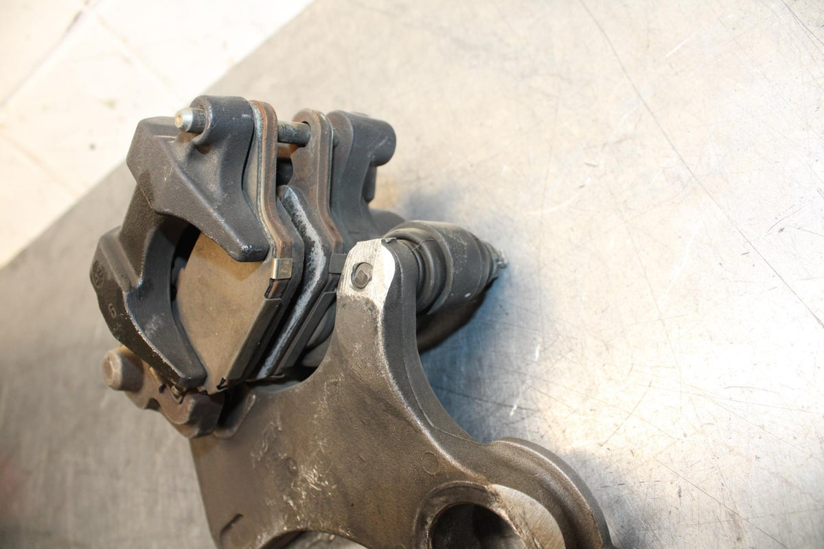 05 YAMAHA YZF R6S REAR BACK BRAKE CALIPER W MOUNT BRACKET BB600