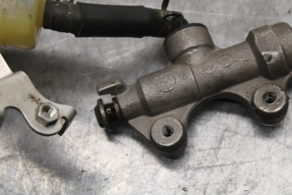 06 YAMAHA YZF R6 REAR BACK BRAKE MASTER CYLINDER W RESERVOIR BB716