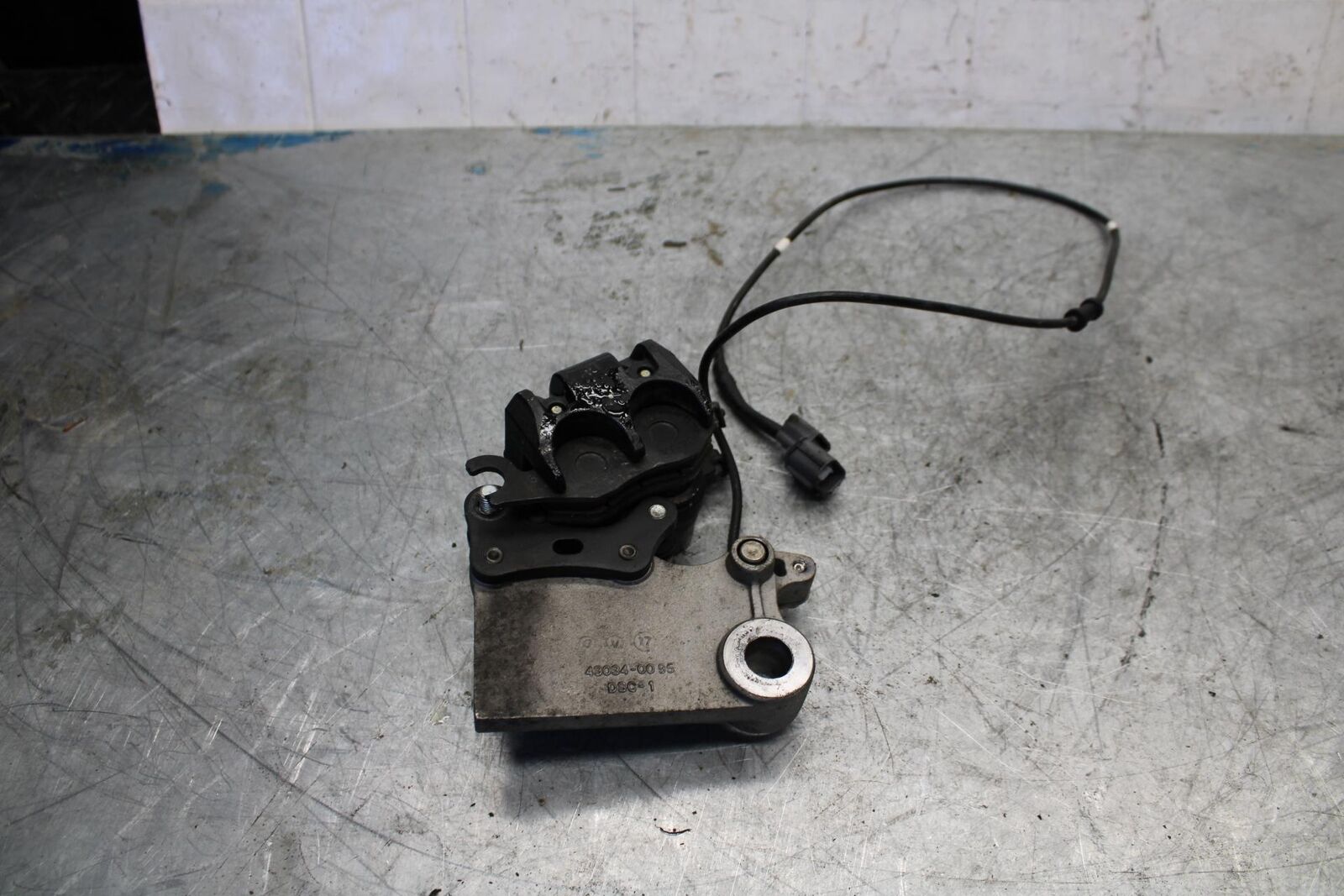 13-17 KAWASAKI NINJA 300 REAR BACK BRAKE CALIPER W MOUNT BRACKET BB429