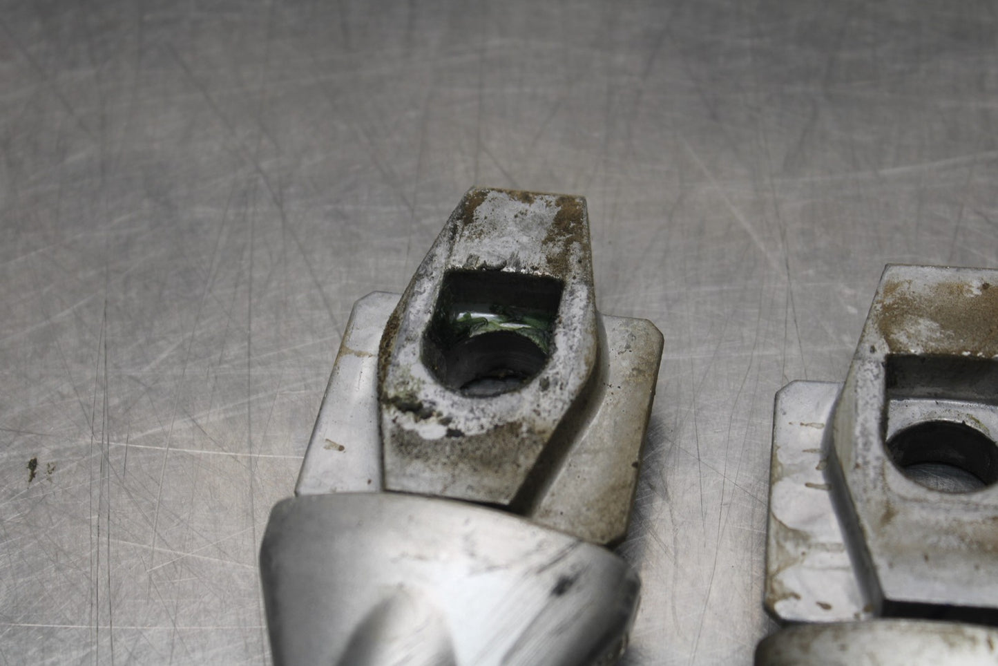 09-10 KAWASAKI ER-6N SWINGARM CHAIN TENSIONER ADJUSTMENT BRACKETS  BB205