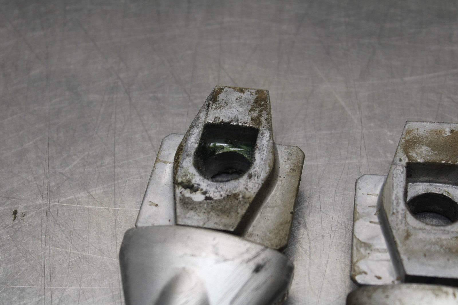 09-10 KAWASAKI ER-6N SWINGARM CHAIN TENSIONER ADJUSTMENT BRACKETS  BB205