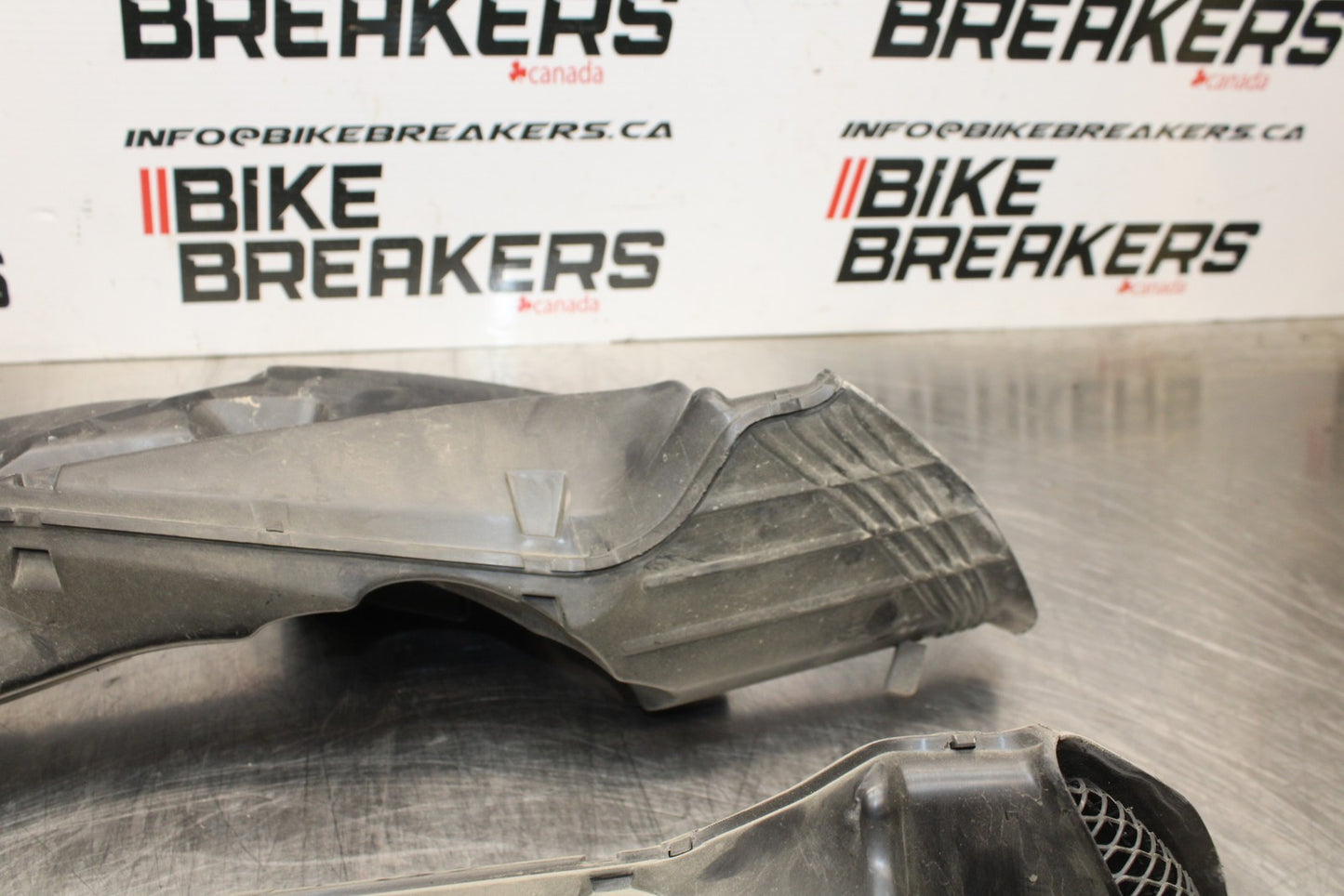 06-07 SUZUKI GSXR 600 RIGHT LEFT AIR INTAKE DUCTS BB178