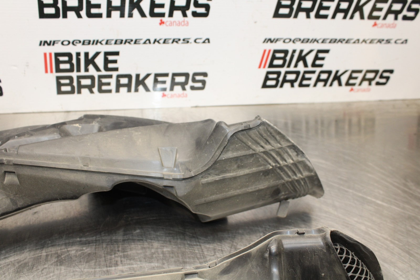 06-07 SUZUKI GSXR 600 RIGHT LEFT AIR INTAKE DUCTS BB178