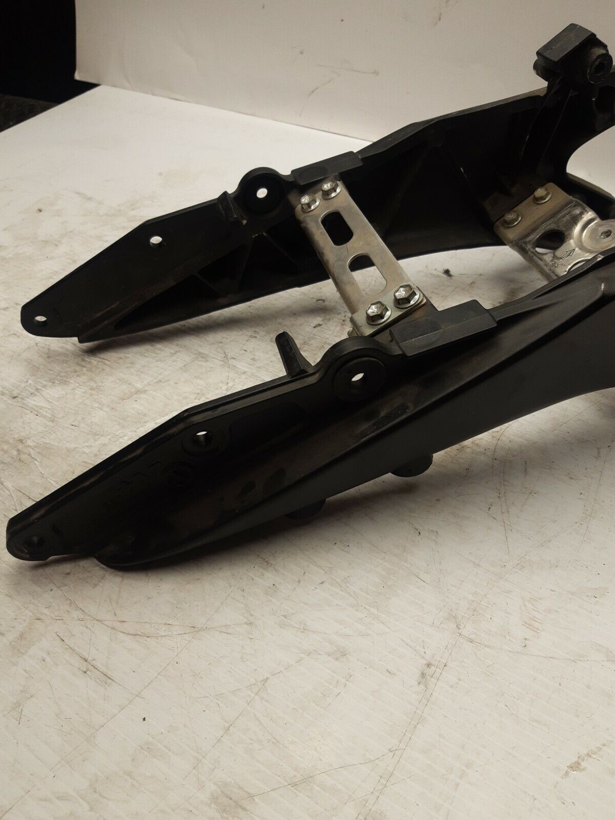 06-07 SUZUKI GSXR600 REAR SUBFRAME BACK SUB FRAME BB245