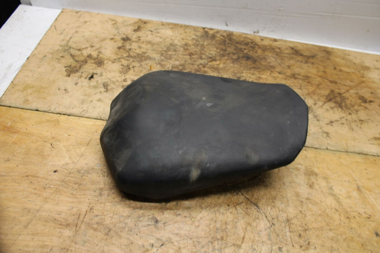 06-15 YAMAHA FZ1 REAR BACK PASSENGER TANDEM SEAT PAD SADDLE PILLION BB326