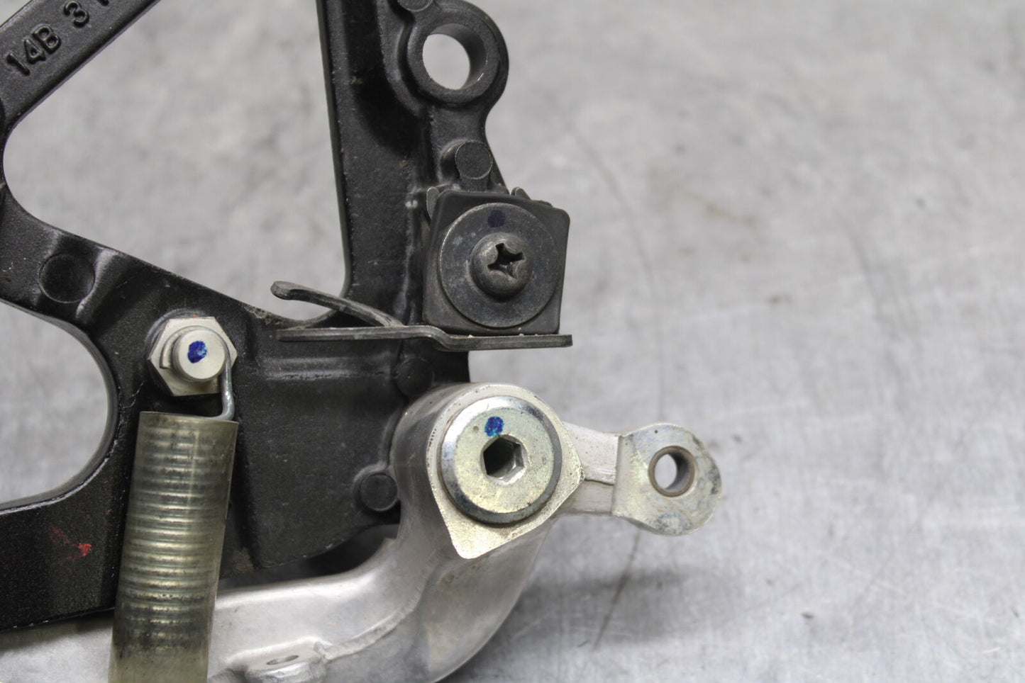 09-14 YAMAHA YZF R1 RIGHT REARSET REAR SET DRIVER FOOT PEG REST STOP BB118
