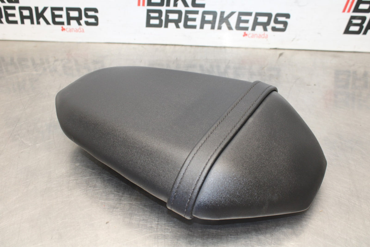 23-24 YAMAHA MT-07 REAR BACK PASSENGER TANDEM SEAT PAD SADDLE PILLION BB927