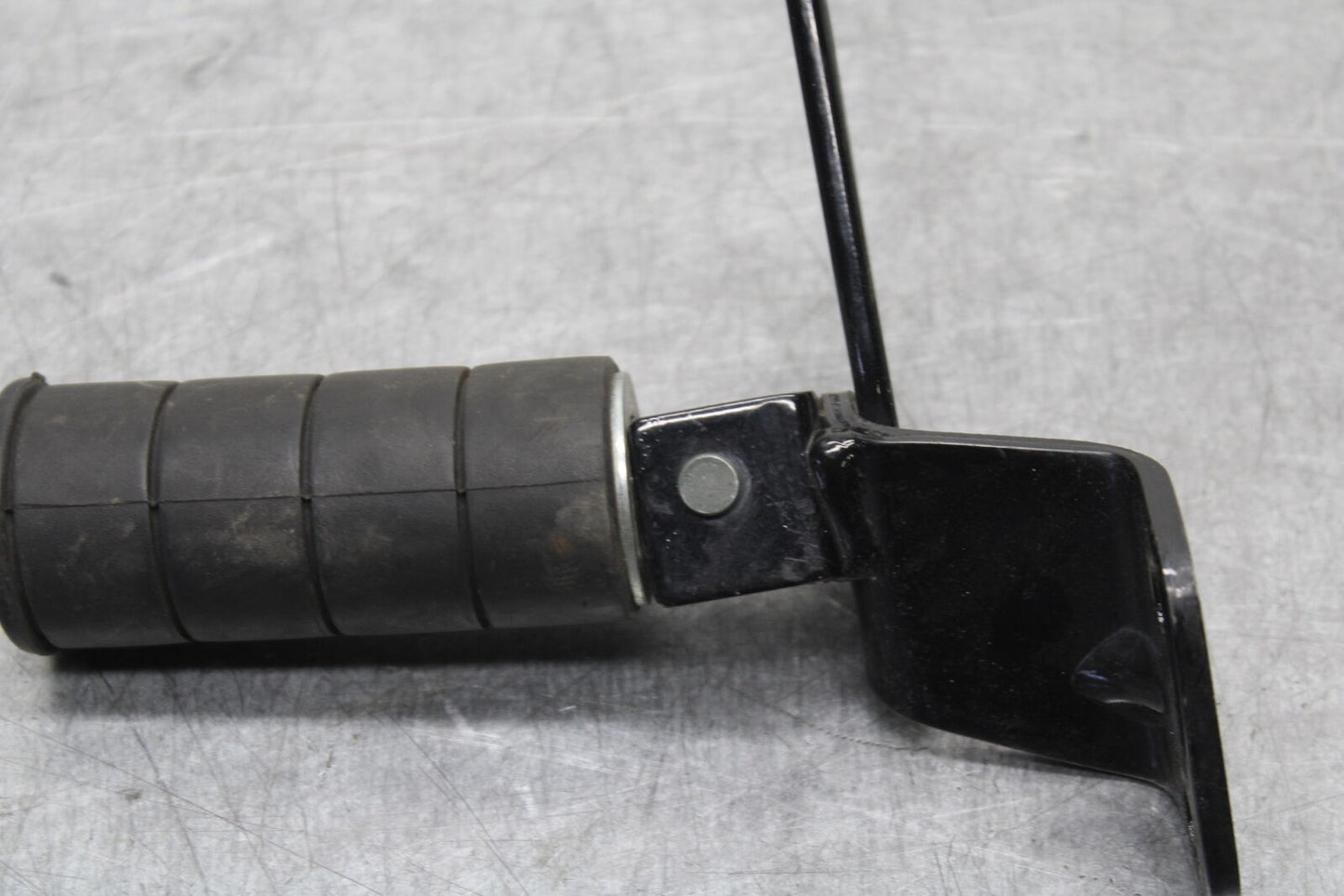 05-06 SUZUKI BOULEVARD M50 REAR PASSENGER FOOT STEP PEG BB671