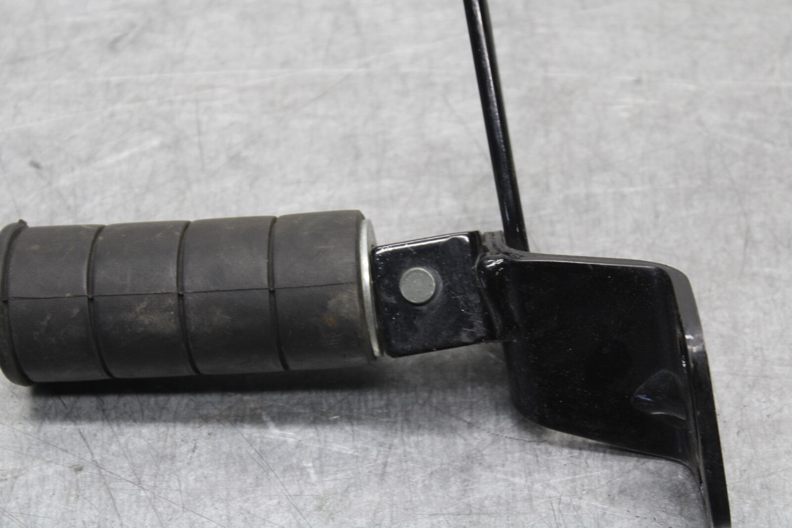 05-06 SUZUKI BOULEVARD M50 REAR PASSENGER FOOT STEP PEG BB671