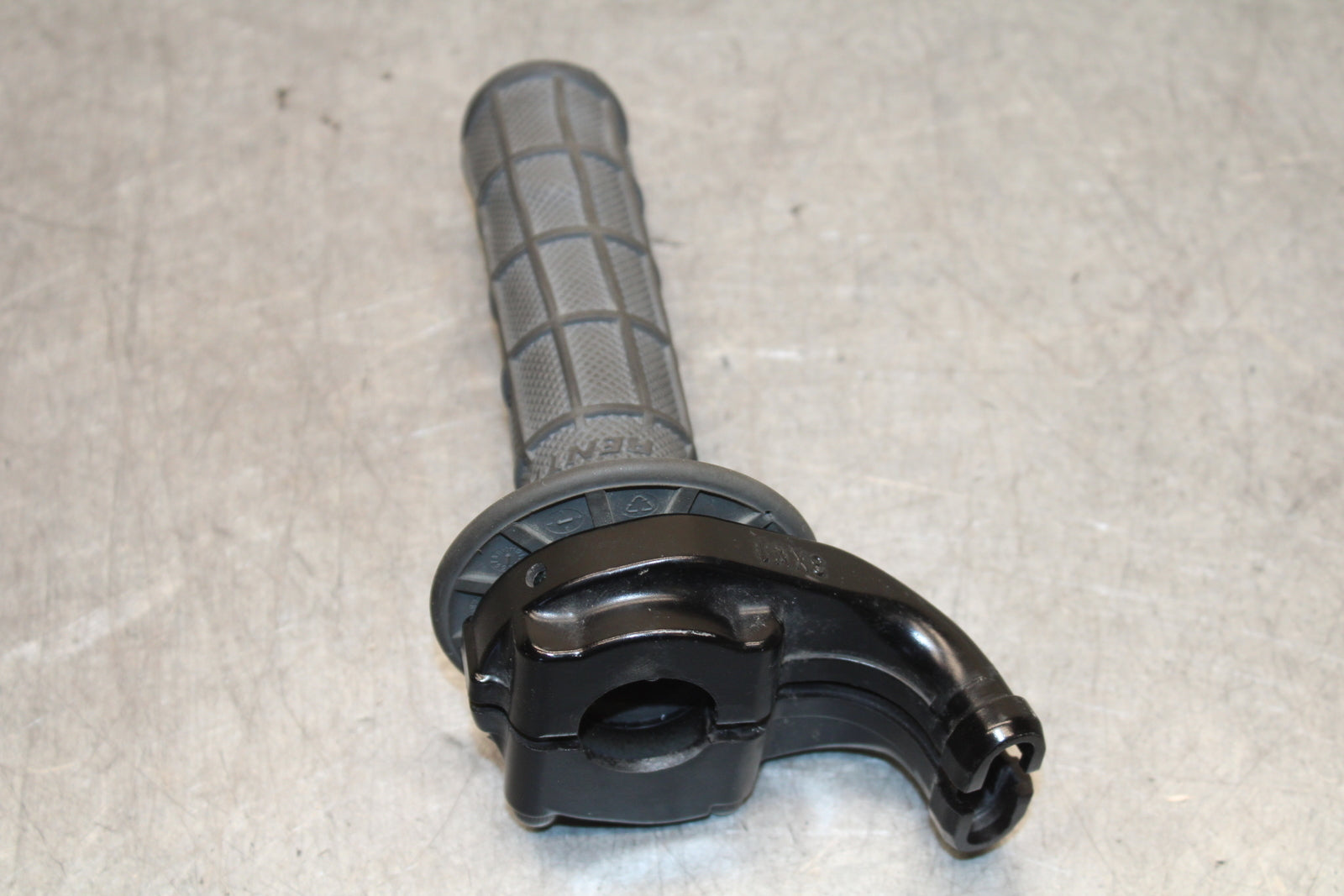 16-21 YAMAHA XSR900 THROTTLE CABLE LINE HOUSING GUIDE BB664