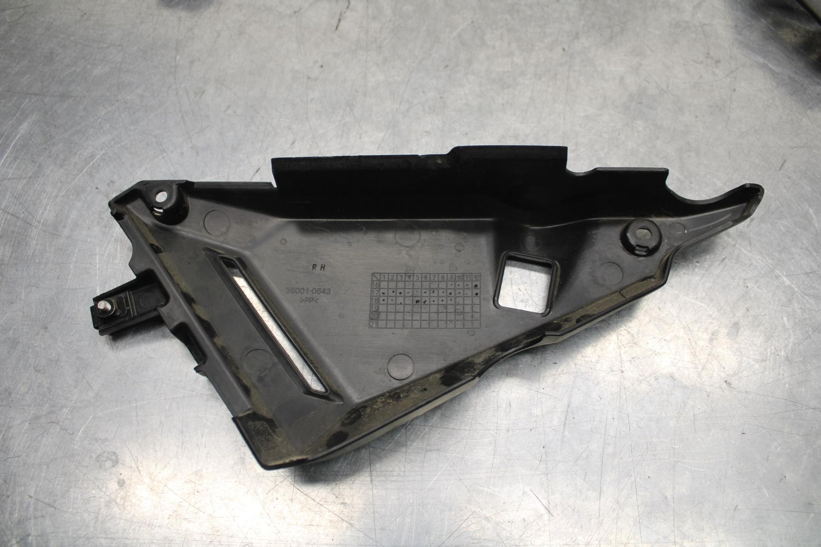 17-20 KAWASAKI NINJA EX650 ABS RIGHT LEFT FRONT SIDE SEAT TRIMS COWLS BB88