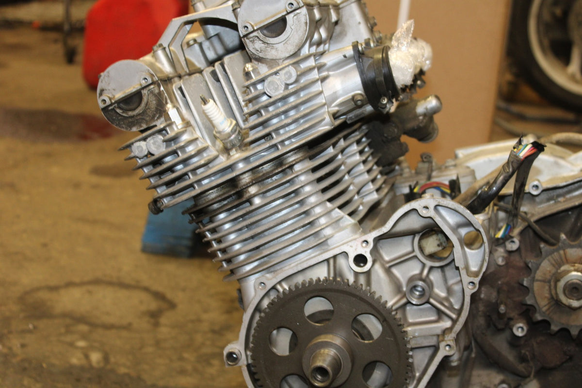 77 SUZUKI GS750 ENGINE MOTOR BB779