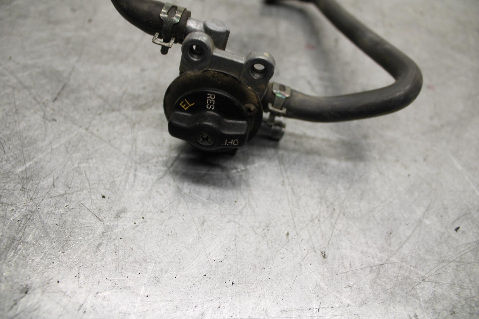 2001 Kawasaki Ninja ZX6 ZX600E FUEL GAS TANK PETCOCK SHUT ON OFF VALVE BB547