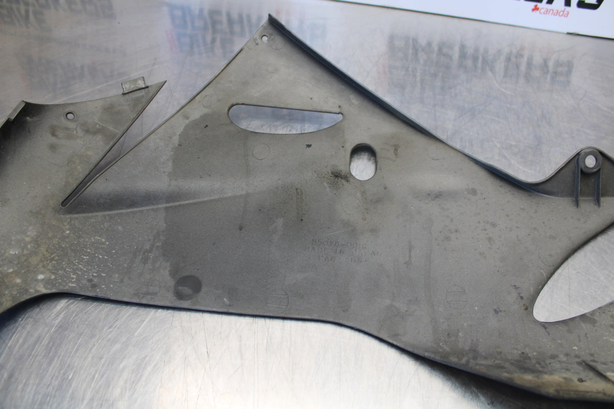 04-05 KAWASAKI NINJA ZX10R RIGHT LOWER BOTTOM BELLY SIDE FAIRING COWL  BB163