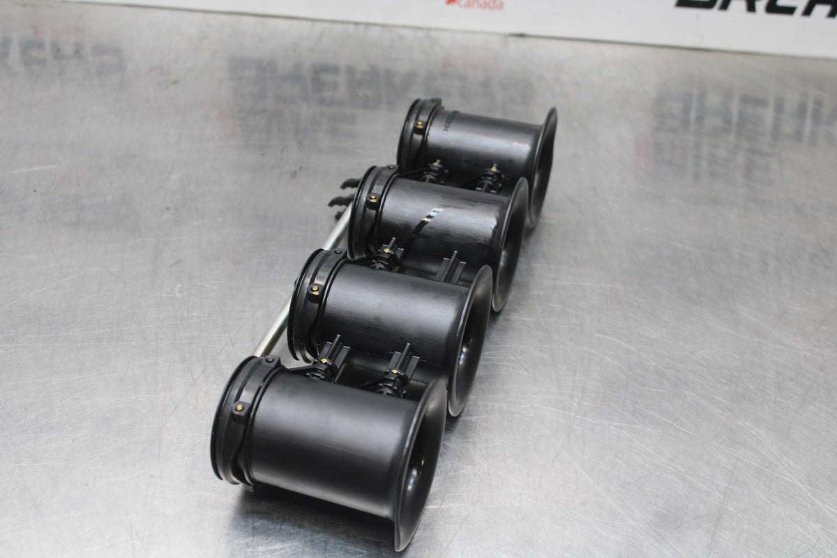 18 YAMAHA YZF R1  AIRBOX INTAKE VELOCITY STACKS BB838