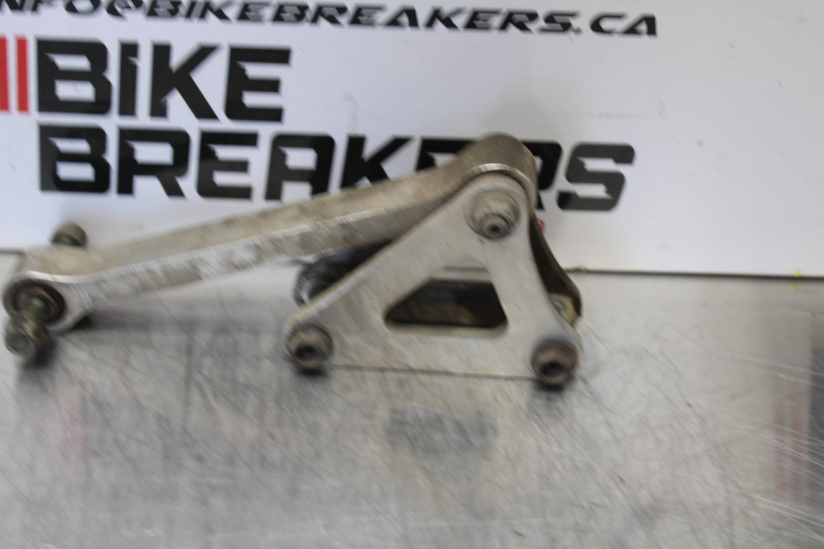 04-05 YAMAHA YZF R1 REAR DOGBONE SHOCK LINKAGE LINK BB173