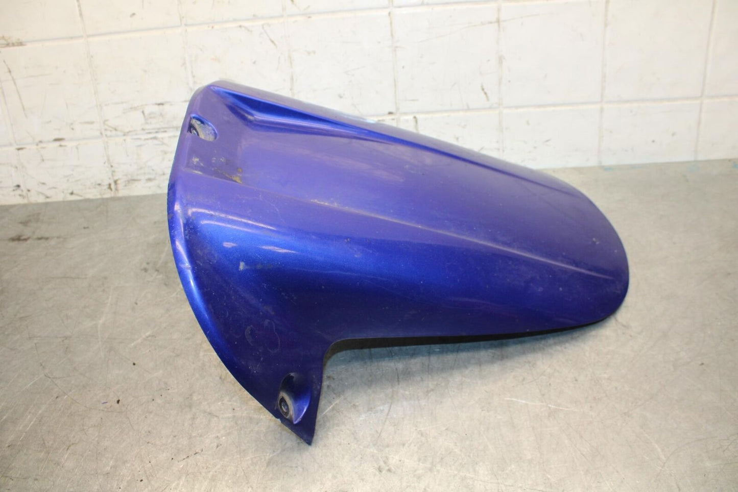 1998 Yamaha YZF R1 REAR BACK WHEEL TIRE HUGGER FENDER 99999-03155-00 BB53
