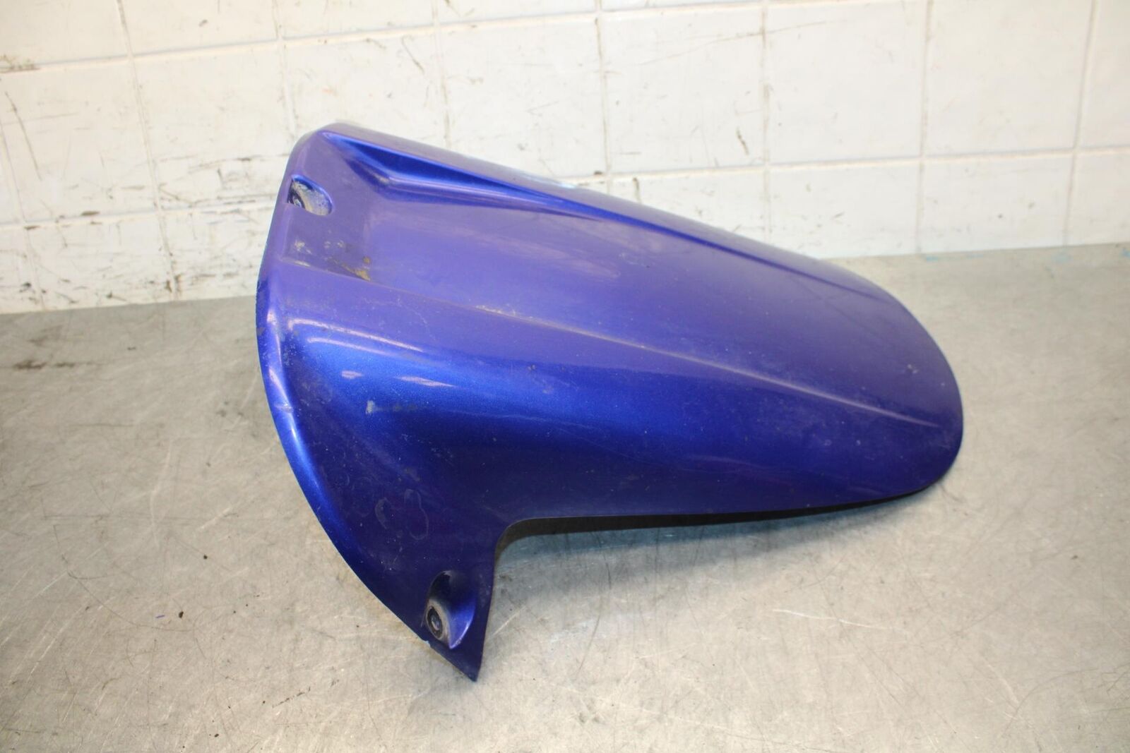 1998 Yamaha YZF R1 REAR BACK WHEEL TIRE HUGGER FENDER 99999-03155-00 BB53