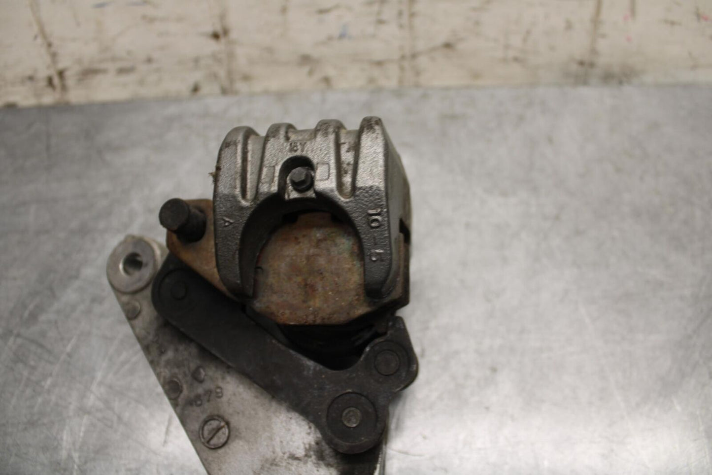 2001 Kawasaki Ninja ZX6 ZX600E REAR BACK BRAKE CALIPER W MOUNT BRACKET BB547