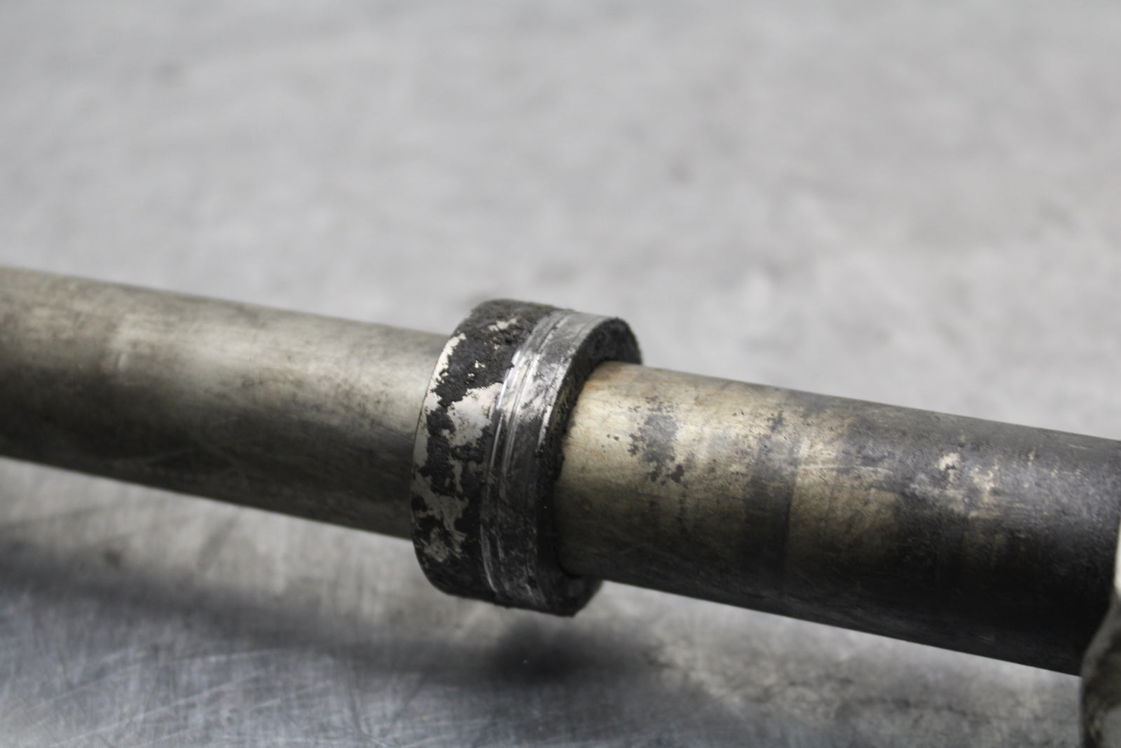 08-10 SUZUKI GSXR 600 REAR AXLE BACK WHEEL RIM PIVOT BOLT AXEL BB132