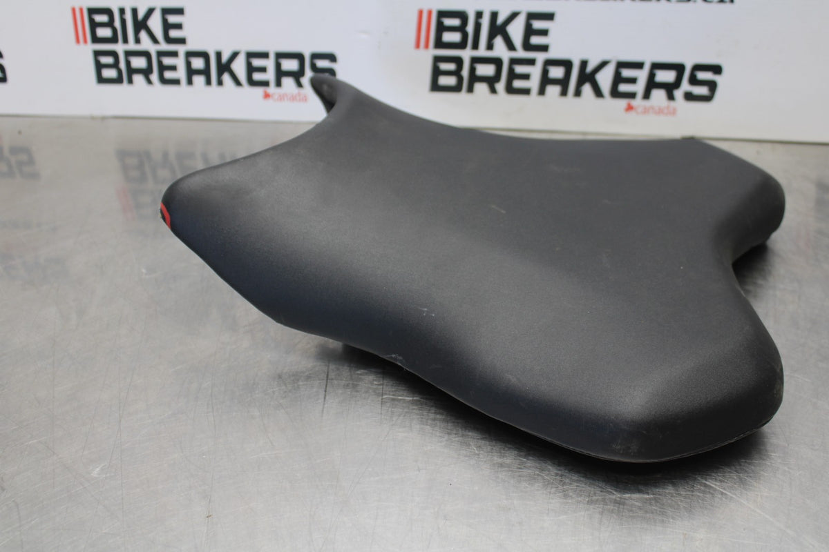 06-07 YAMAHA YZF R6 FRONT DRIVERS SEAT PAD SADDLE PILLION BB763