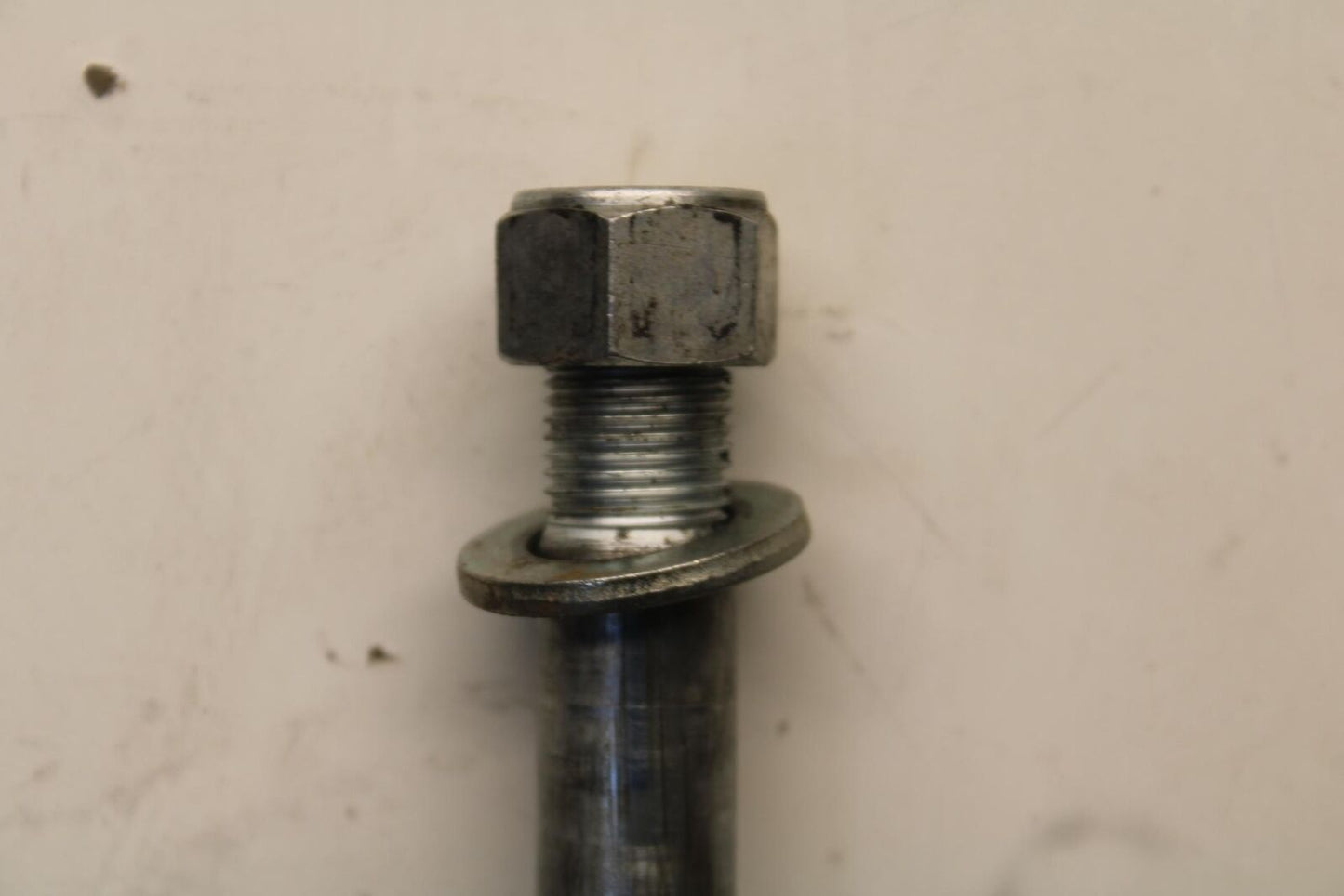 2013 Suzuki Boulevard C50T REAR AXLE BACK WHEELBOLT AXEL 64711-48G00 BB625