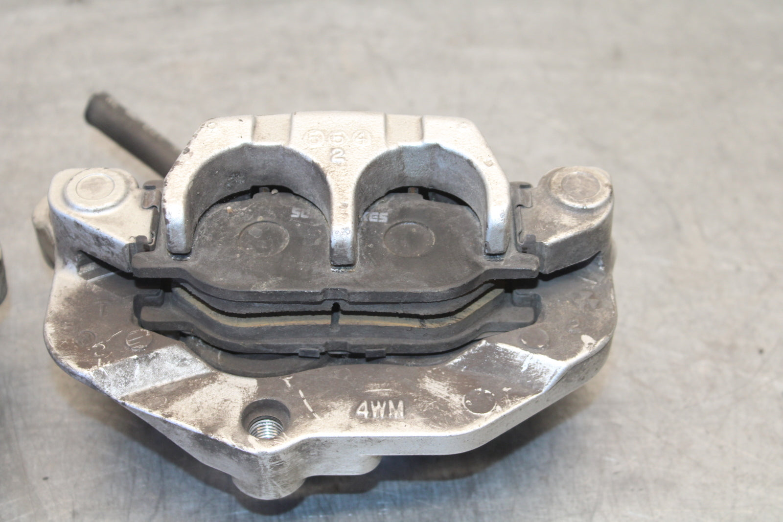 05-06 YAMAHA ROYAL STAR RIGHT LEFT FRONT BRAKE CALIPER SET PAIR CALIPERS BB697