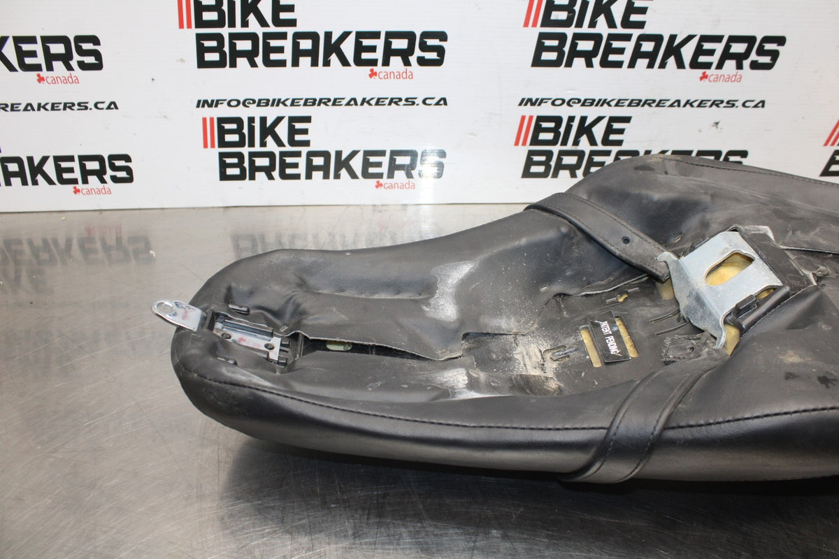 07 HARLEY-DAVIDSON SPORTSTER 1200 CUSTOM XL1200C SADDLE SEAT  BB833