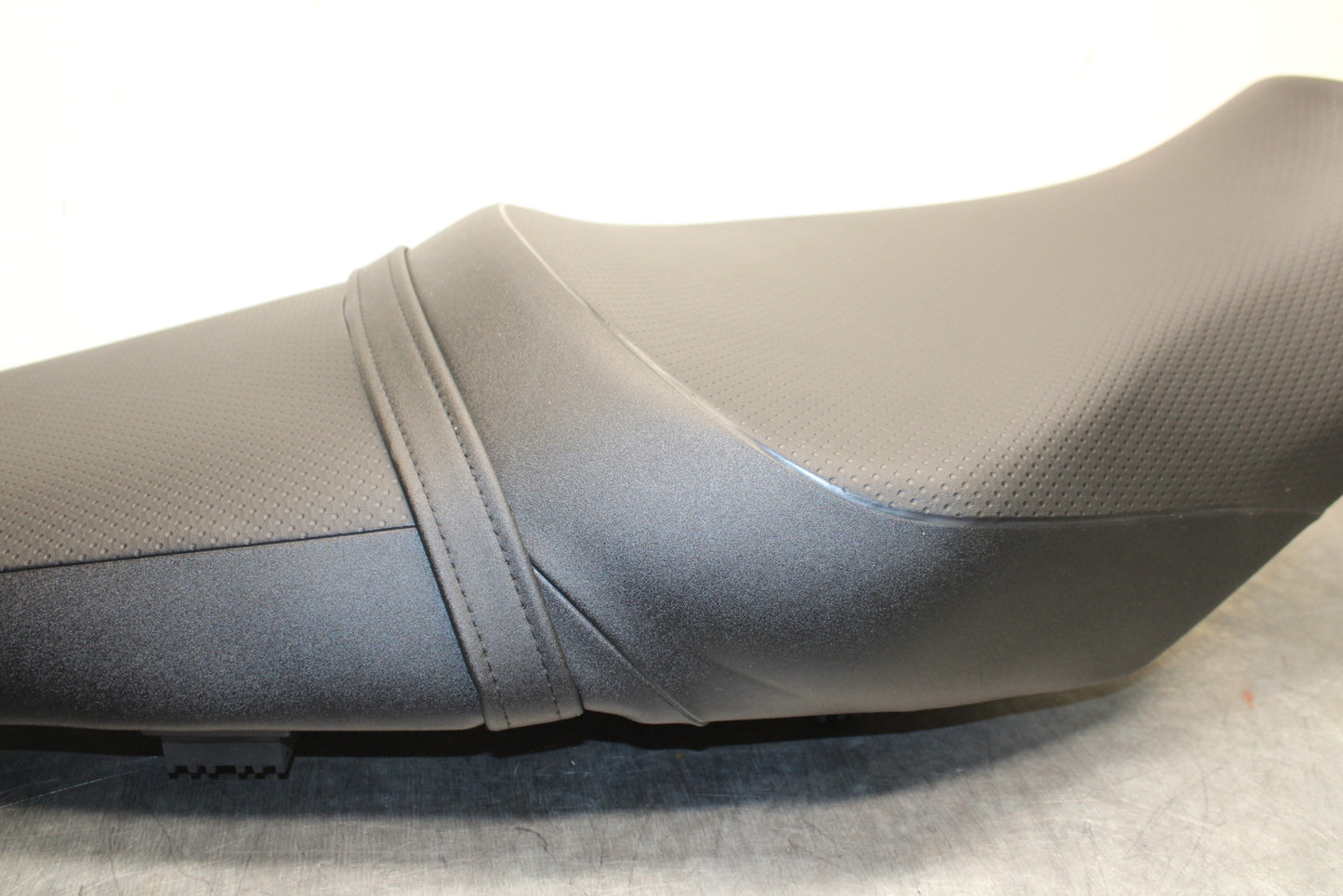 12-25 KAWASAKI NINJA ZX14R NEW!! FRONT REAR SEAT SADDLE BB757