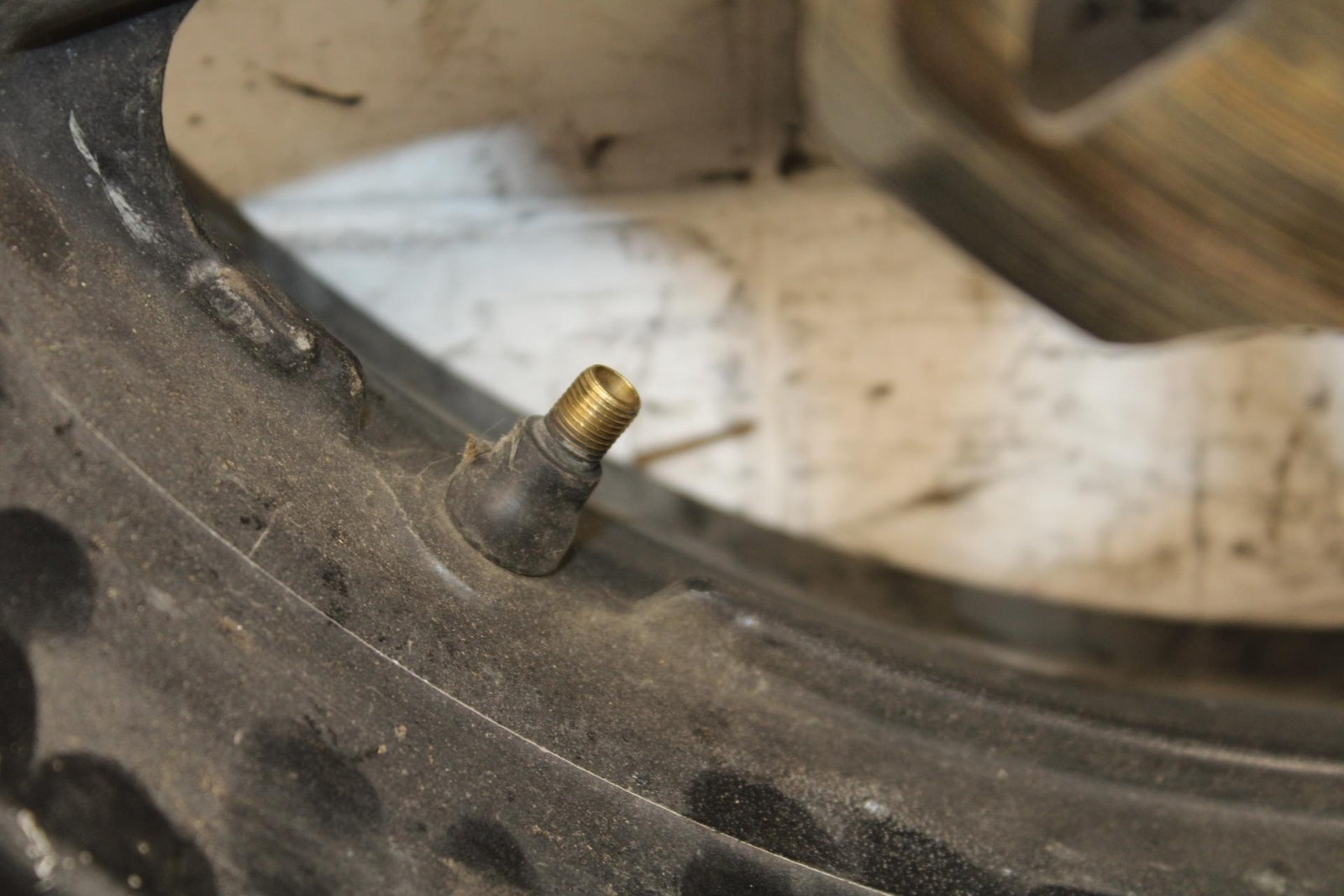 1997 Suzuki Bandit 1200 GSF1200S REAR ROTOR AND REAR WHEEL BRAKE DISC BB559