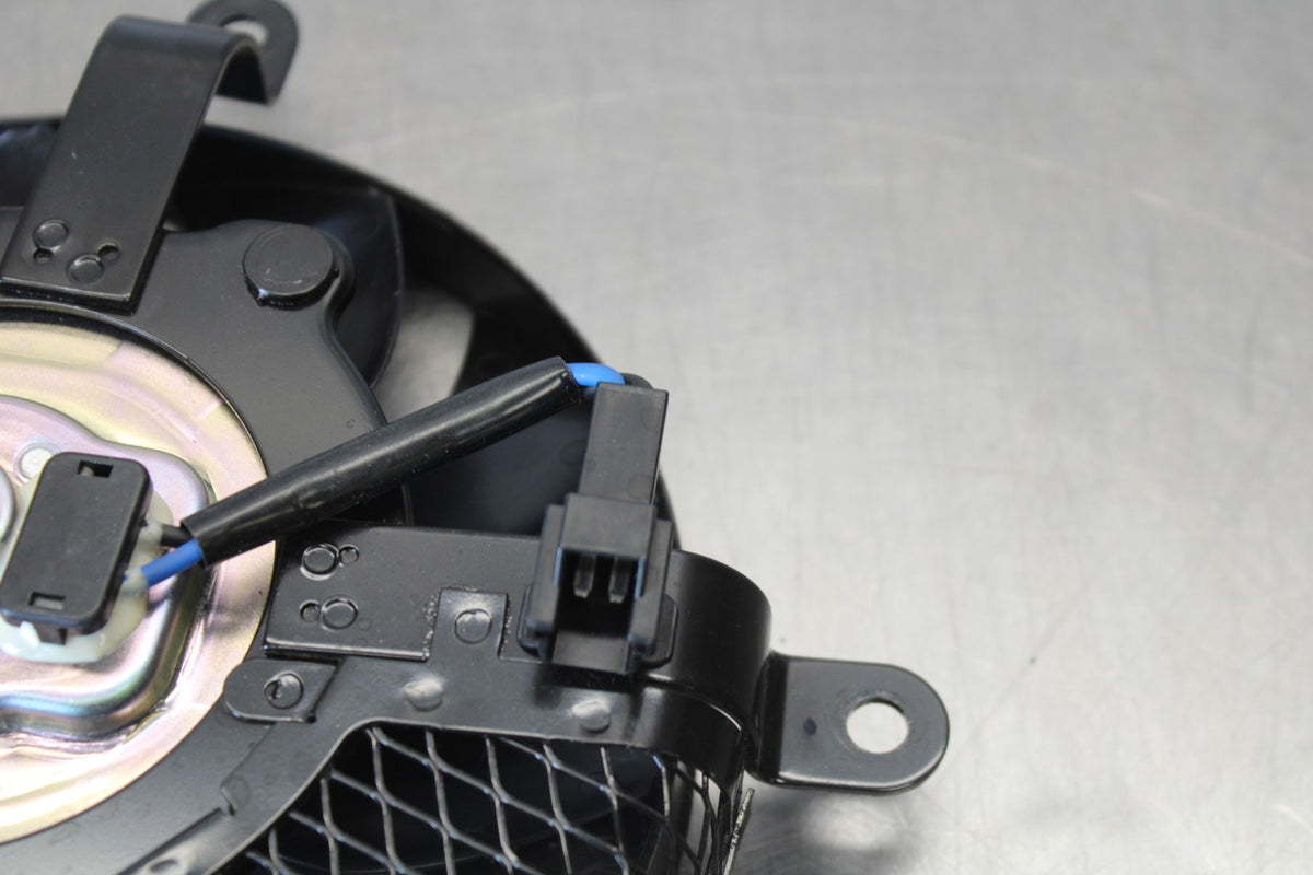 11-26 SUZUKI GSXR750 NEW TAKE OFF ENGINE RADIATOR COOLING FAN BB882