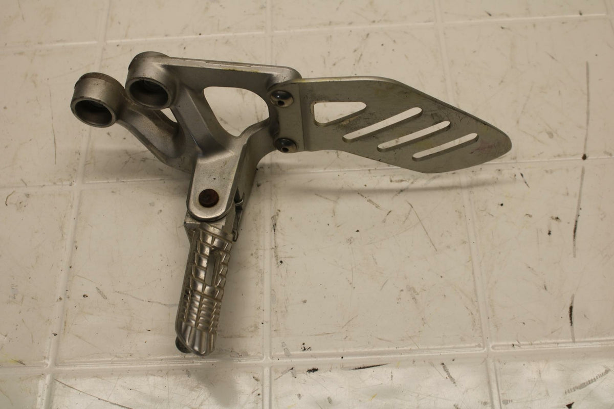 06-07 SUZUKI GSXR750 LEFT REARSET REAR SET DRIVER FOOT PEG REST STOP BB26