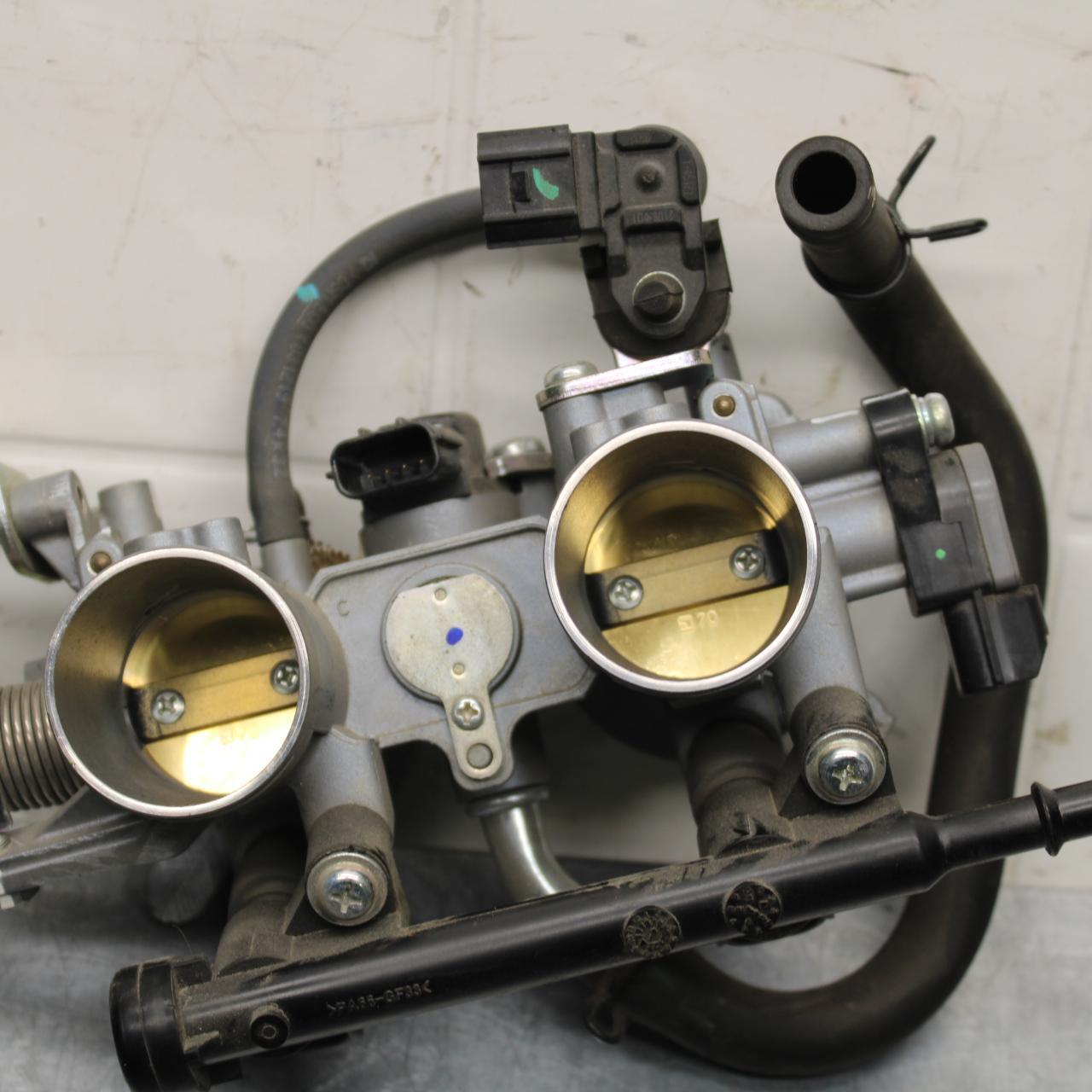 19-22 KAWASAKI Z400 MAIN FUEL INJECTORS / THROTTLE BODIES BB586