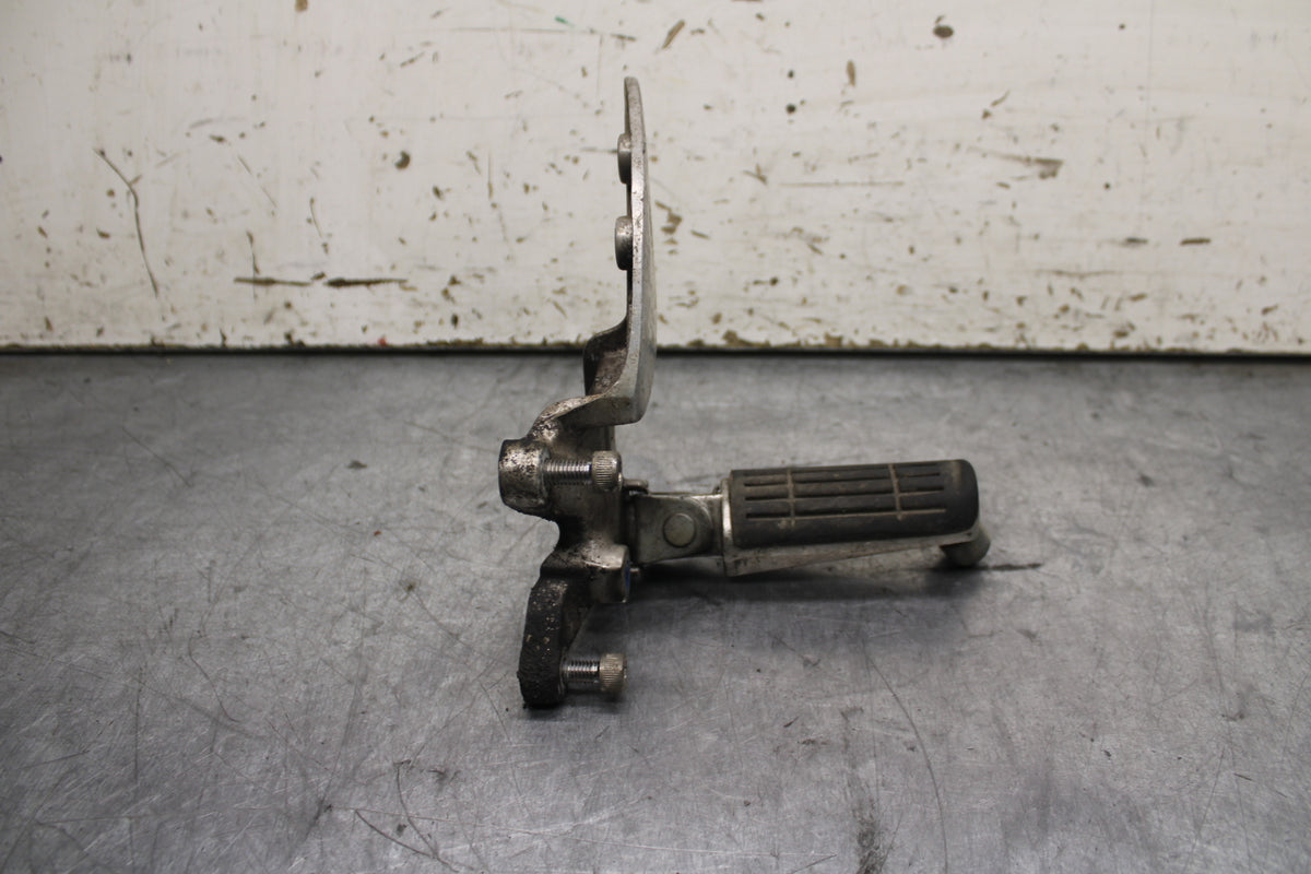 96-07 YAMAHA YZF600R LEFT REARSET REAR SET DRIVER FOOT PEG REST STOP  BB746