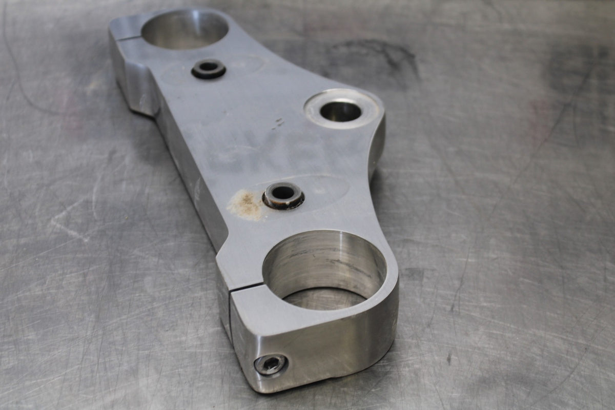 07 SUZUKI BOULEVARD M50 FORKS UPPER TRIPLE TREE CLAMP BB897