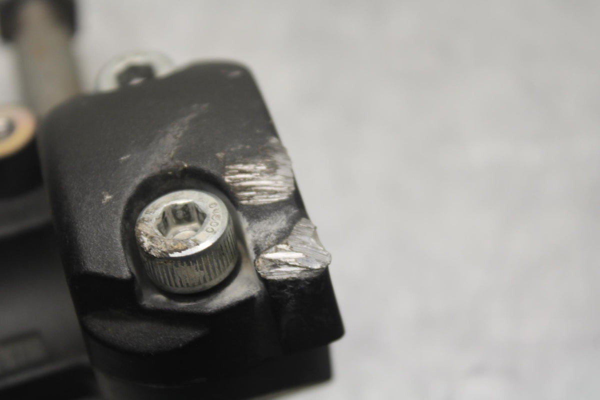 2007 Yamaha V Star 1300 XVS1300A HANDLEBAR RISERS BB78
