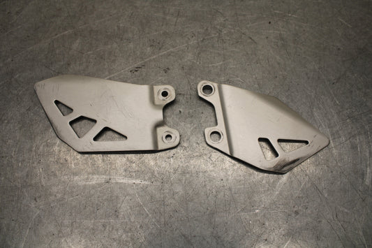 16 KAWASAKI NINJA ZX10R RIGHT LEFT PAIR HEEL GUARD COVER  BB650