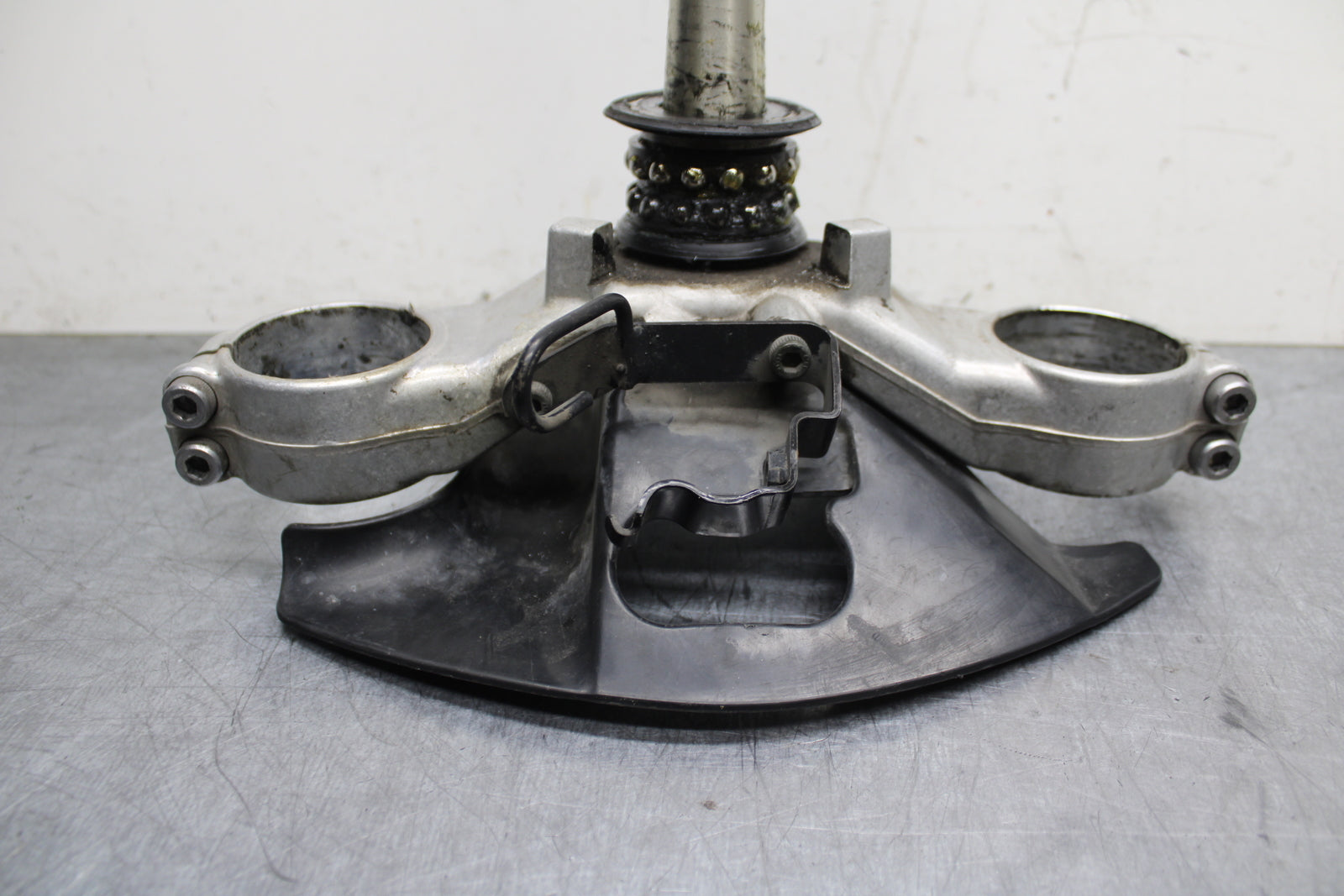 00-01 YAMAHA YZF R1 FRONT FORKS CLAMP LOWER TRIPLE TREE STEM BB755