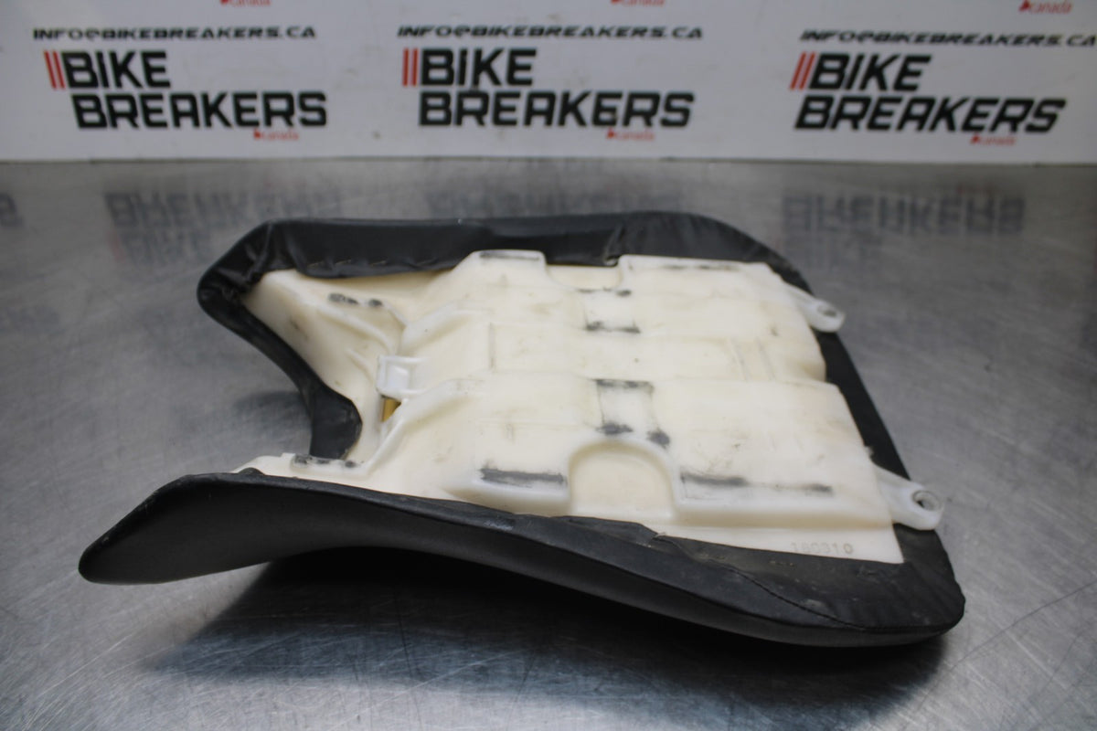 05 YAMAHA YZF R6 FRONT DRIVERS SEAT PAD SADDLE PILLION BB814