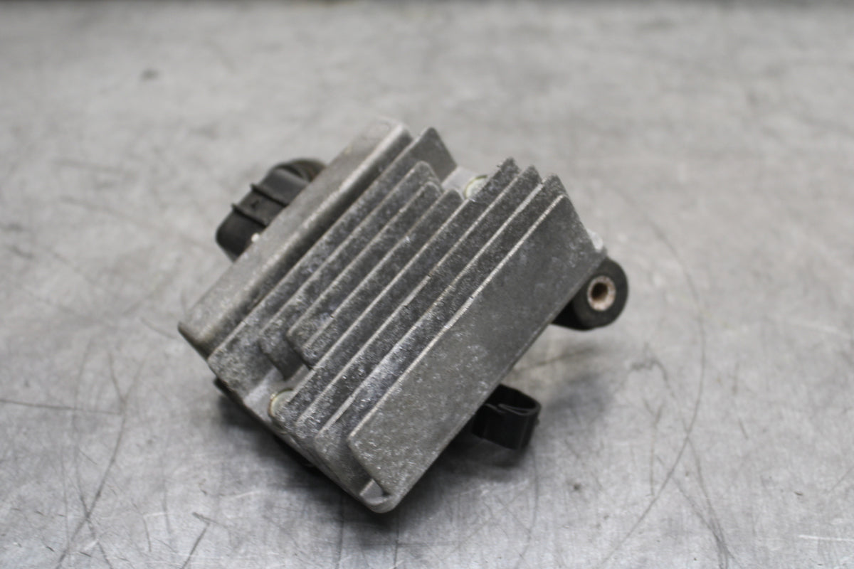 19-22 KAWASAKI Z400 RECTIFIER VOLTAGE REGULATOR BB738