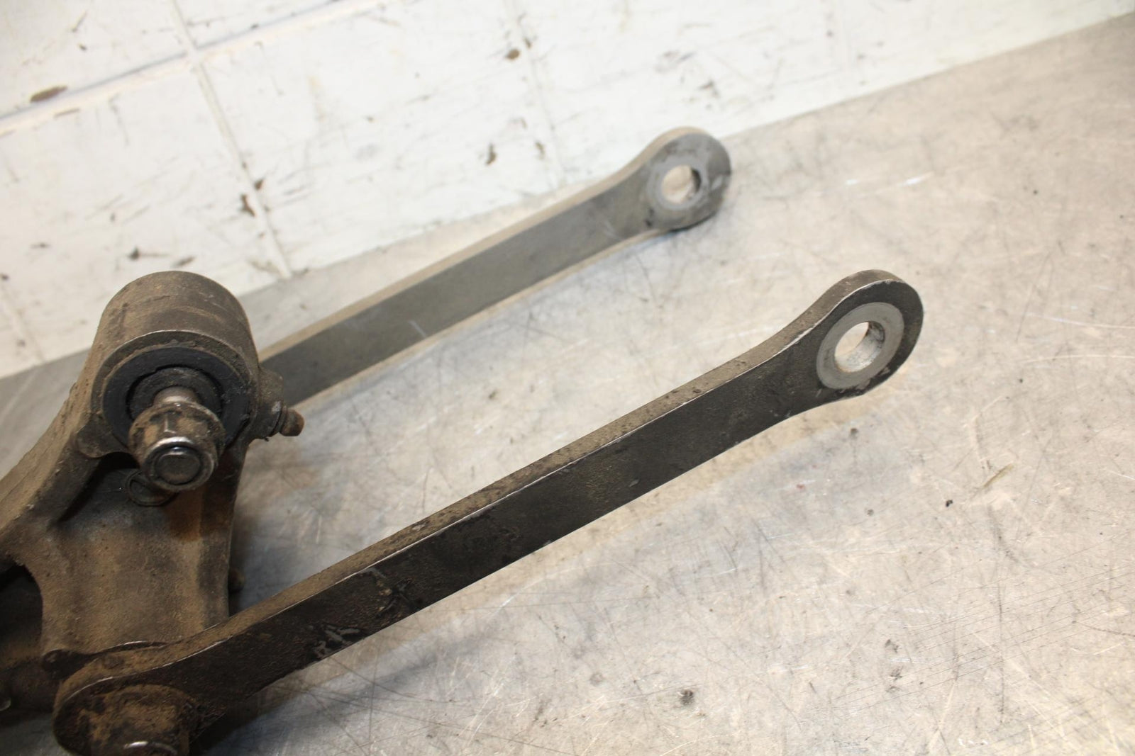 2004 Kawasaki Ninja ZX6RR ZX600M REAR DOGBONE SHOCK LINKAGE LINK BB43