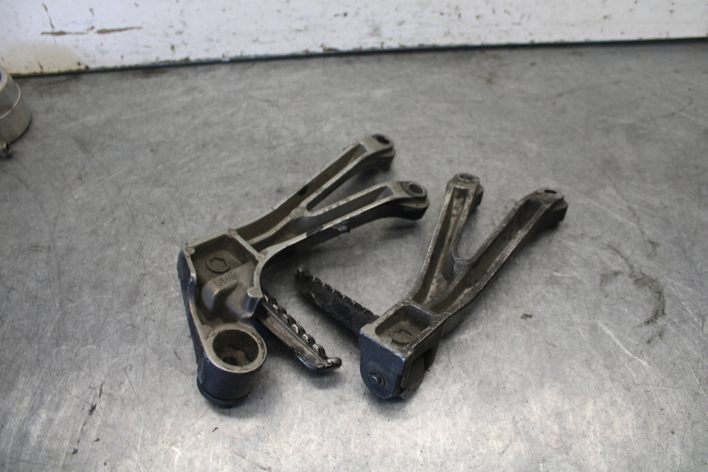 03-04 KAWASAKI NINJA ZX6RR REAR BACK PASSENGER PEG SET PAIR BB684