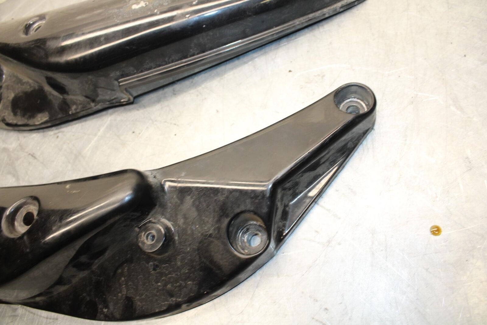 06-09 SUZUKI M109R BOULEVARD REAR BACK FENDER SUPPORT FRAME SUBFRAME BB501