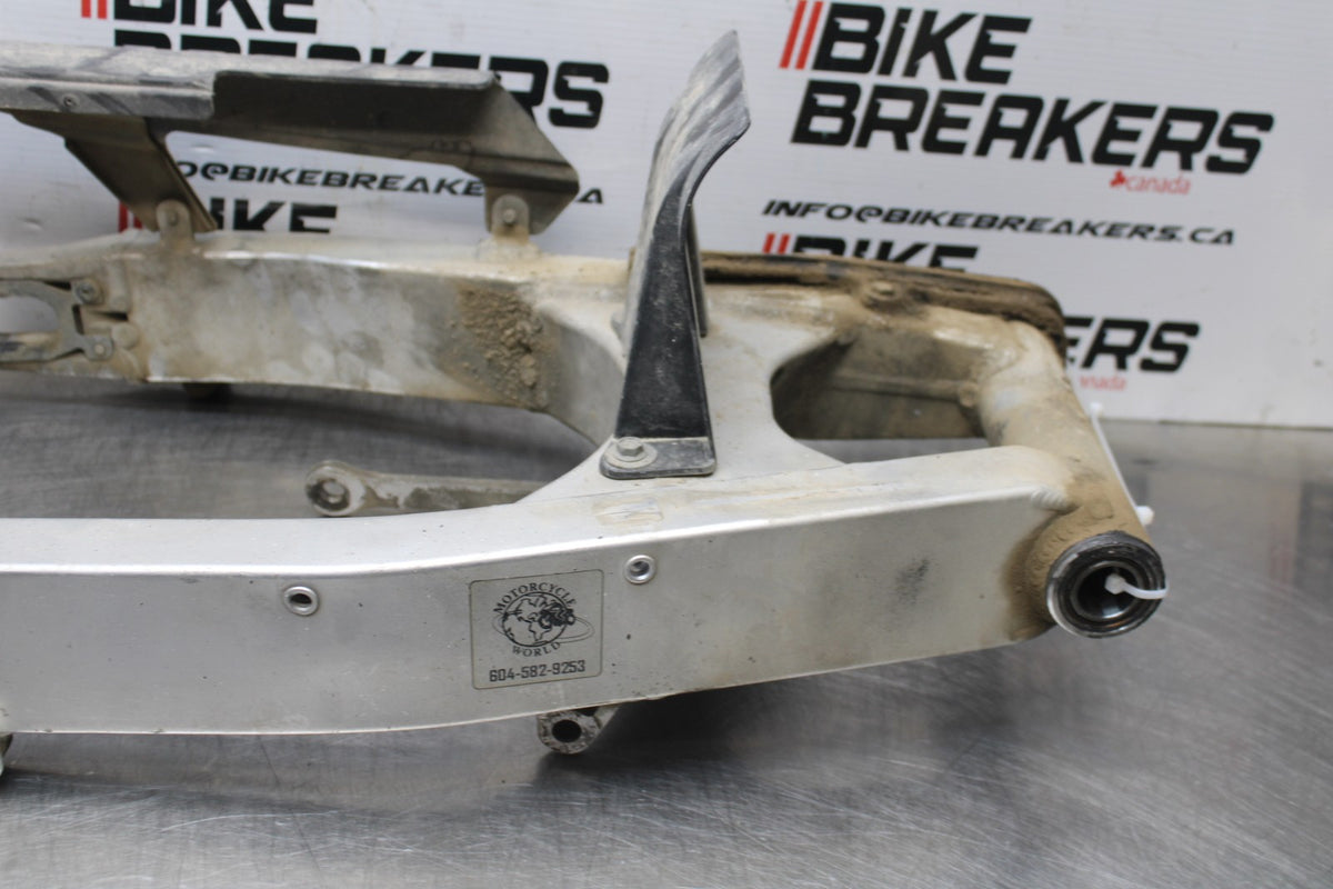 01-03 SUZUKI GSXR600 REAR SWINGARM BACK SUSPENSION SWING ARM BB841