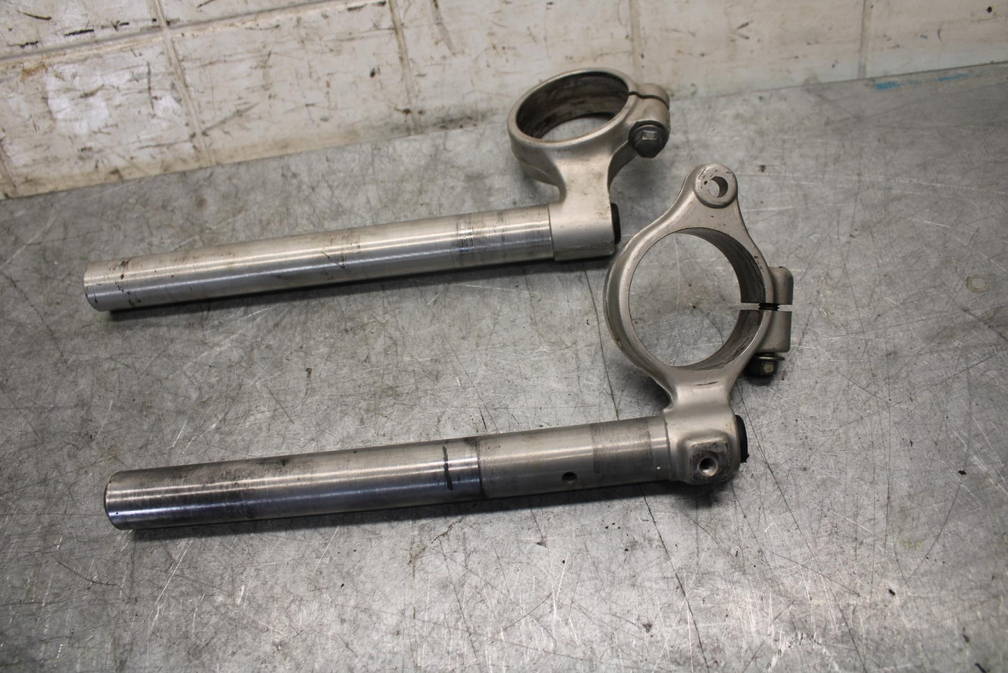 2001 Suzuki GSXR1000 LEFT RIGHT CLIP ON ONS HANDLEBARS PAIR SET 56111-35F02 BB52