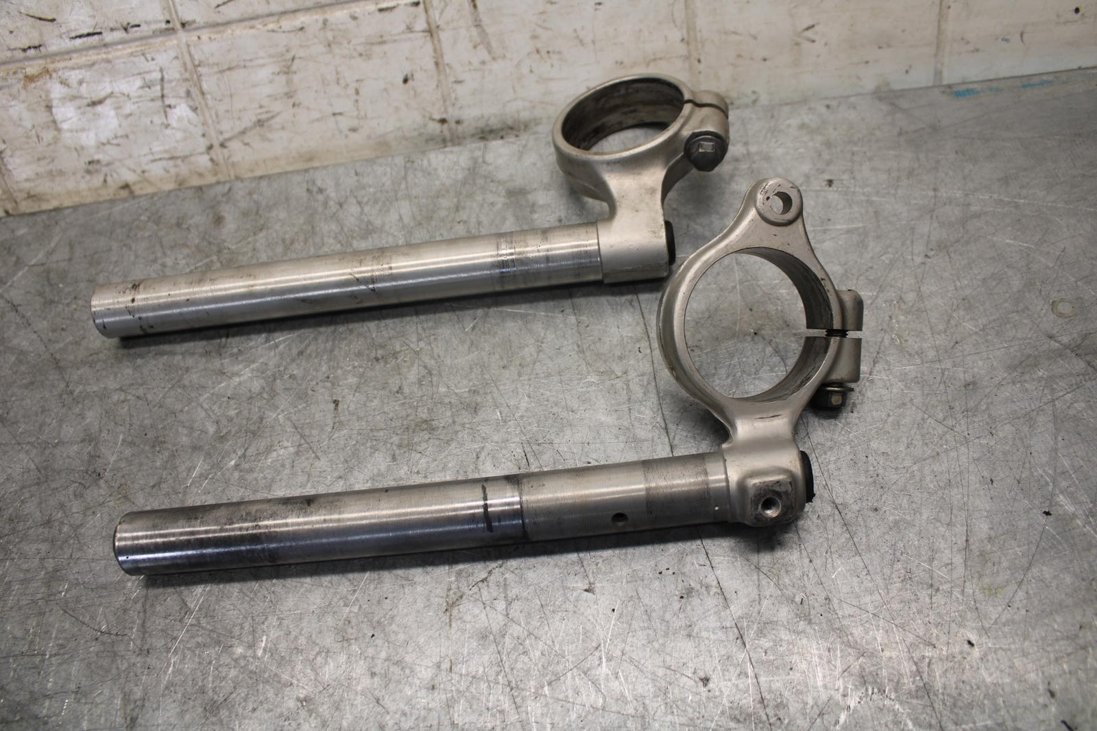 2001 Suzuki GSXR1000 LEFT RIGHT CLIP ON ONS HANDLEBARS PAIR SET 56111-35F02 BB52