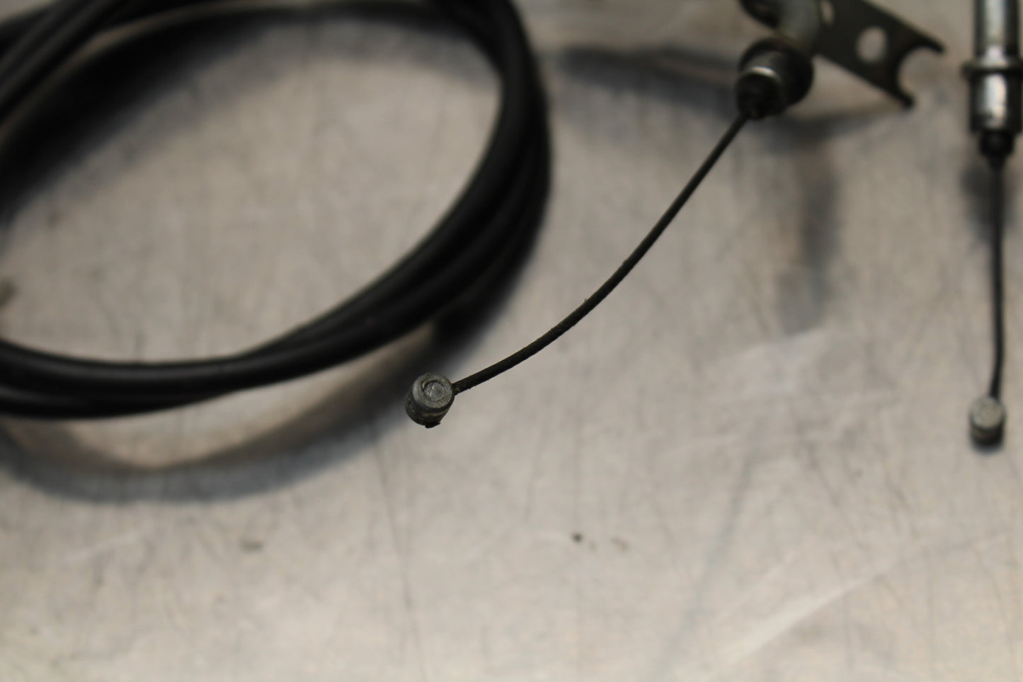 11 SUZUKI GSXR1000 THROTTLE CABLES LINES BB142