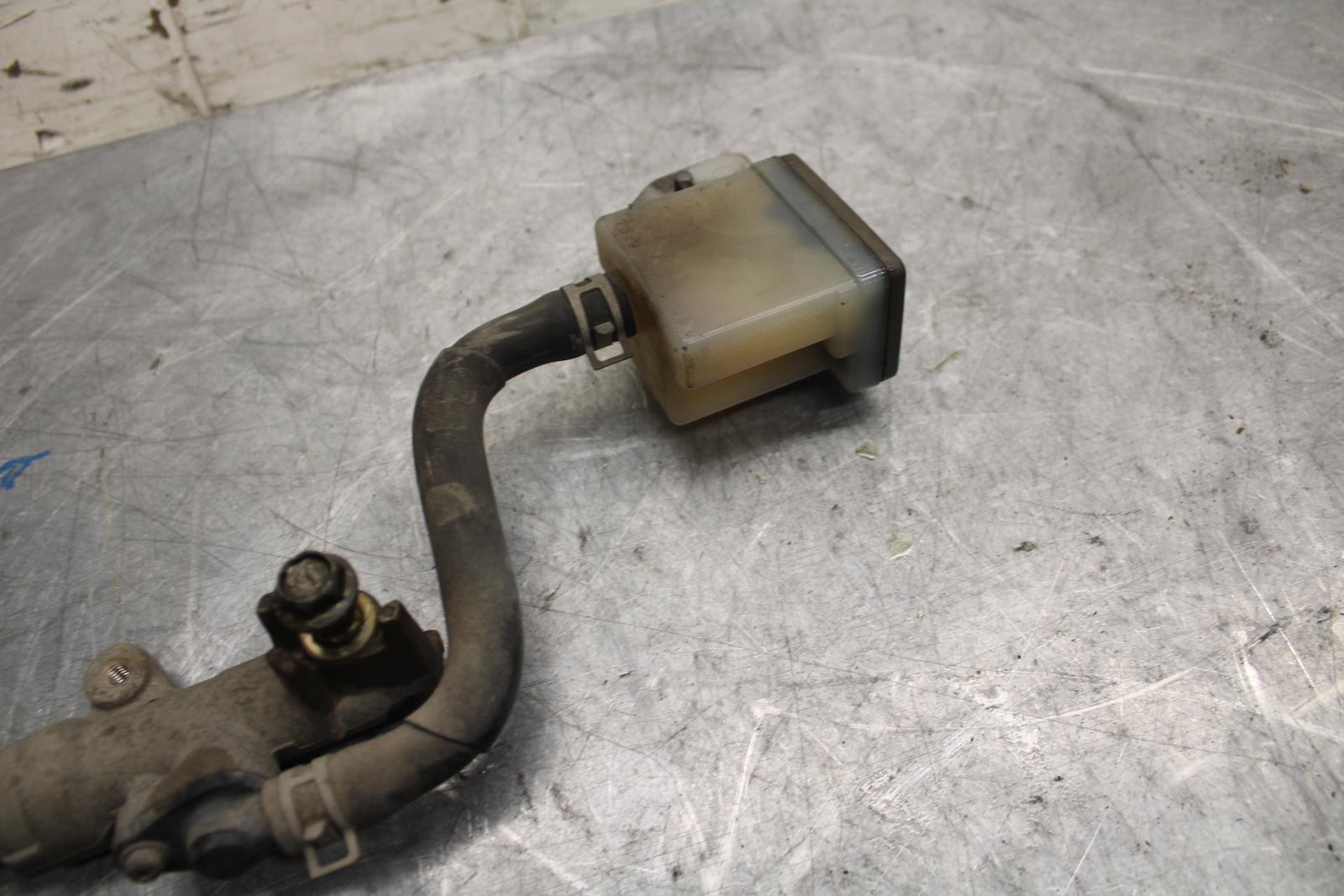 1998 Suzuki TL1000S REAR BACK BRAKE MASTER CYLINDER W RESERVOIR BB508